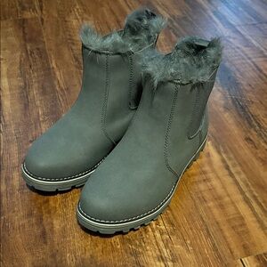 Women's Gray Winter Boots